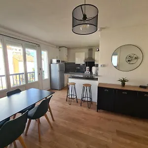 T2 Rénové Avec Parking Gratuit Sur Place Apartamento